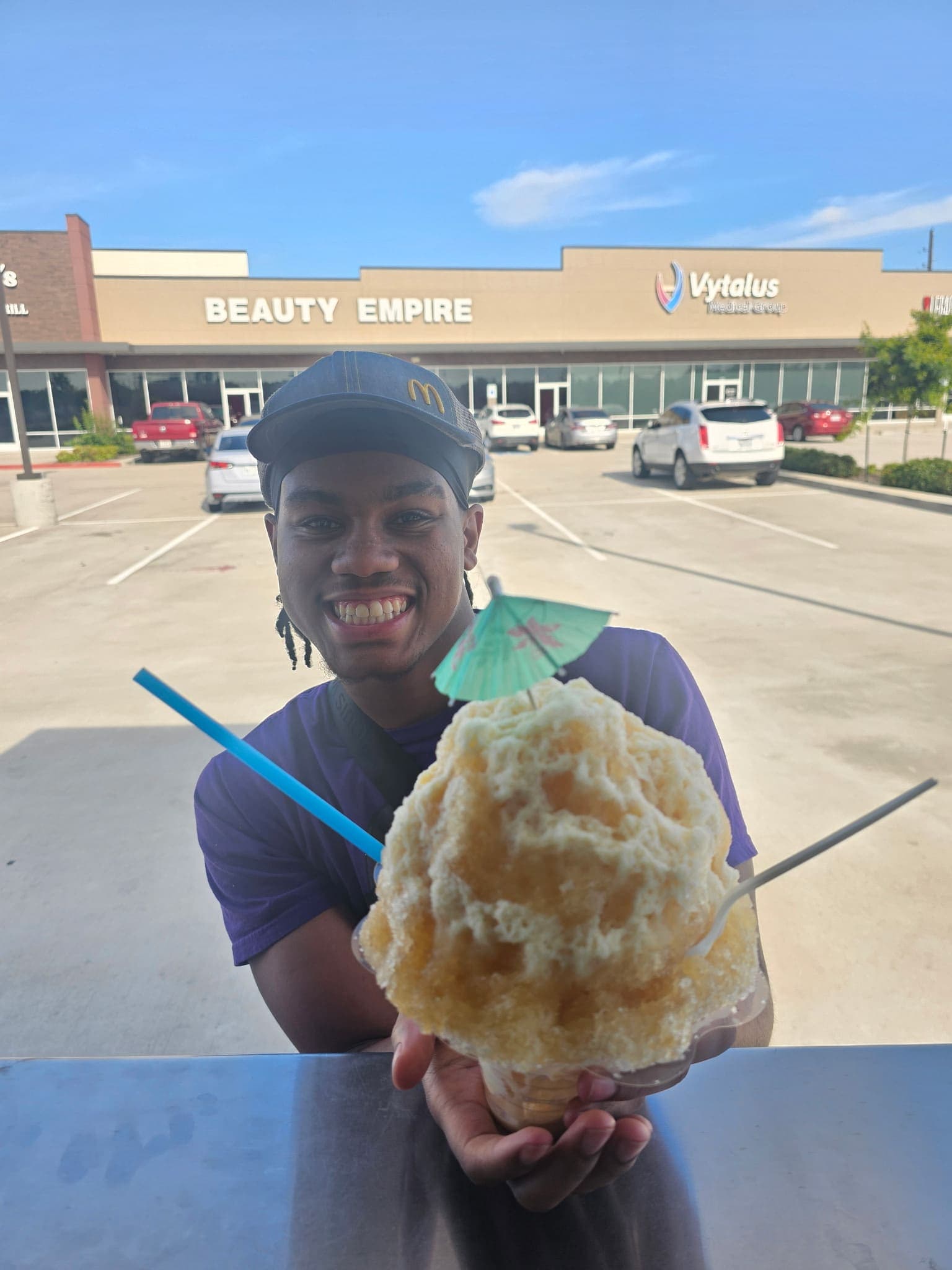 Pineapple shaved ice strip mall — Frostbite Shaved Ice N'More